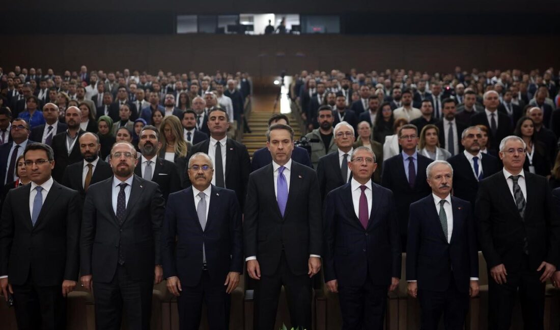Enerji ve Tabii Kaynaklar Bakanı Alparslan Bayraktar, enerji sektöründe en