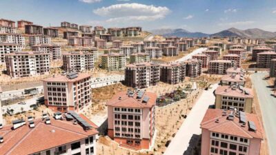 Çevre, Şehircilik ve İklim Değişikliği Bakanı Murat Kurum, deprem bölgesinde
