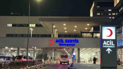 Başakşehir’deki bir ortaokulda kantinden yiyecek ve içecek alan yaklaşık 30