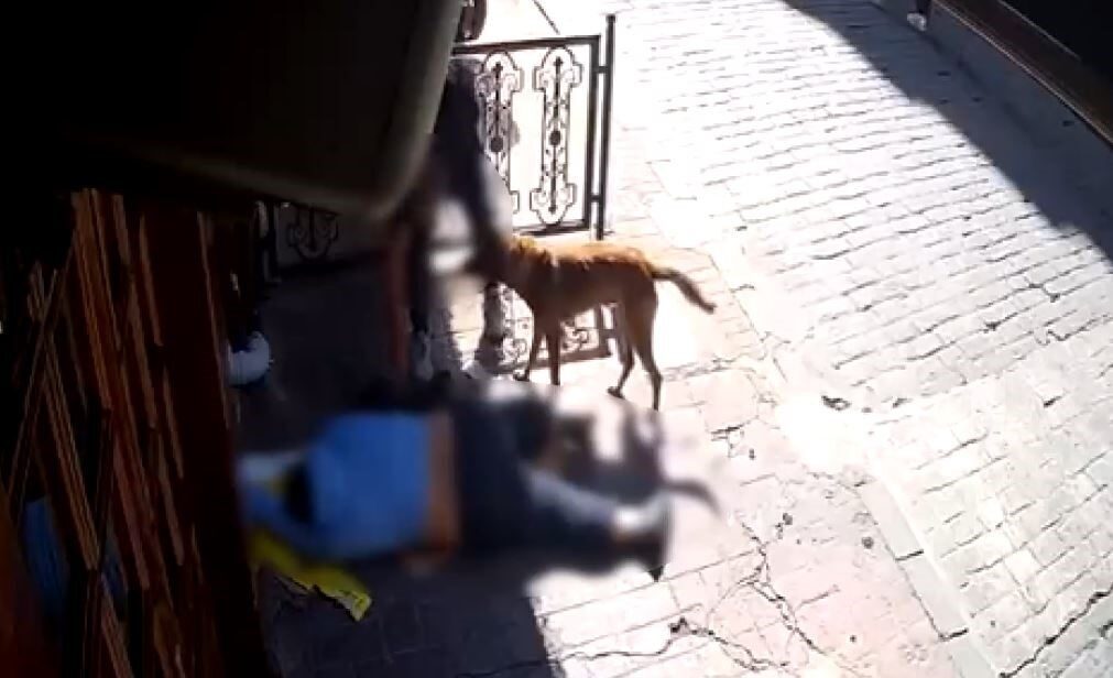 Beyoğlu ilçesinde bir adamın sara nöbeti geçirip bayılmasının ardından kıyafetleri