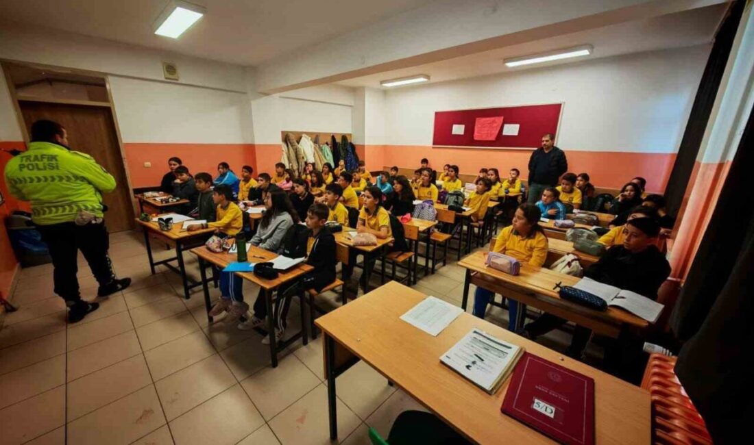 Beypazarı İlçe Emniyet Müdürlüğü Trafik Denetleme Büro Amirliği tarafından okullarda