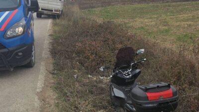 Bilecik’te yaşanan bir trafik kazasında, motosikletin devrilmesi sonucu 2 kişi