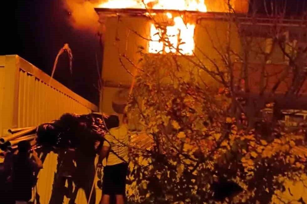 Osmaneli ilçesinde dün gece meydana gelen bir yangın, olay yerine
