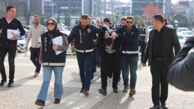 Bolu kentinde, bir vatandaşı “Adınız terör örgütüyle ilişkilendirildi” diyerek dolandırıp