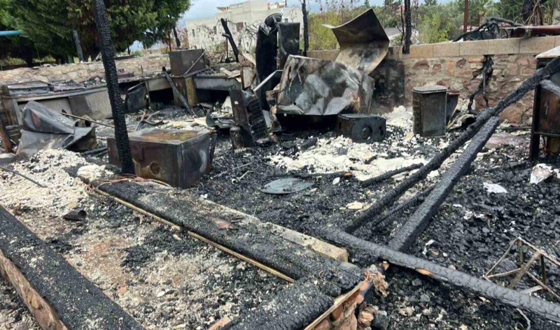 Çanakkale’nin Bozcaada ilçesinde bulunan 16 odalı bir otel, sabah saatlerinde