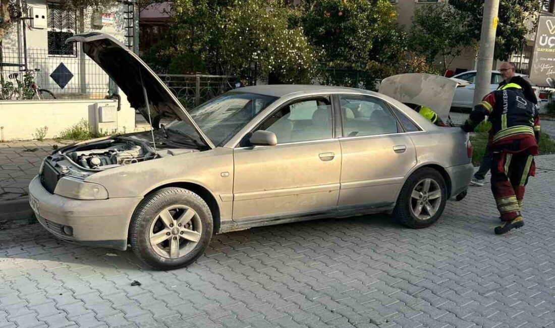 Burhaniye’nin Ören Mahallesi’nde seyir halindeki bir otomobilde motor yangını çıktı.