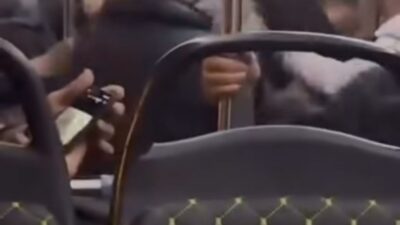 Bursa’nın Nilüfer ilçesinde, seyir halindeki belediye otobüsünde sözlü bir tartışma