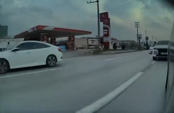 Bursa’nın Nilüfer ilçesinde, İzmir Yolu’nda seyreden 16 AGU plakalı bir