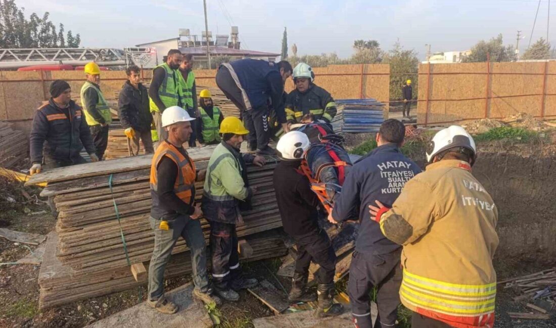 Hatay’ın Antakya ilçesinde bir kule vinç operatörü, çalışırken rahatsızlanarak metrelerce