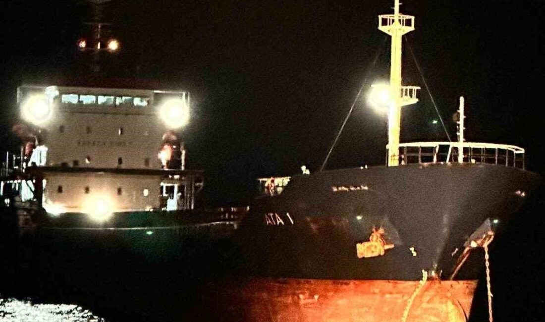 Çanakkale Boğazı’ndan geçmekte olan 119 metre uzunluğundaki ‘ATA1’ adlı kuru