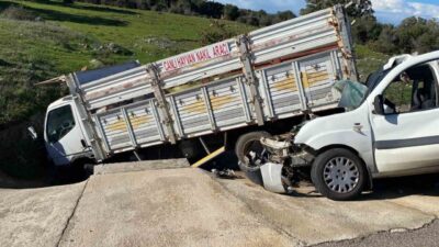 Çanakkale’nin Ayvacık ilçesinde ticari bir araç ile kamyonetin çarpışması sonucu