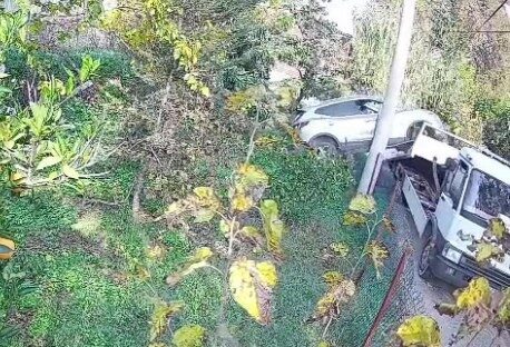 Antalya’nın Muratpaşa ilçesinde yaşanan olayda, bir aracın çekiciye yüklenirken geri