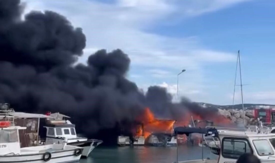 Çeşme ilçesinin turistik beldesi Ilıca Yıldızburnu Plajı’nda meydana gelen tekne