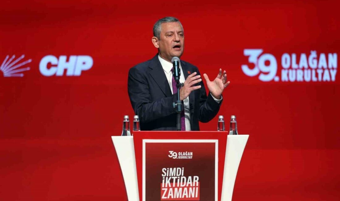 CHP Genel Başkanı Özgür Özel, Ankara Spor Salonu’nda gerçekleşen CHP