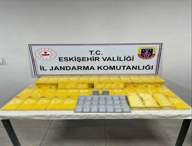 Eskişehir’de jandarma ekipleri tarafından gerçekleştirilen operasyonda, yabancı menşeili cinsel içerikli