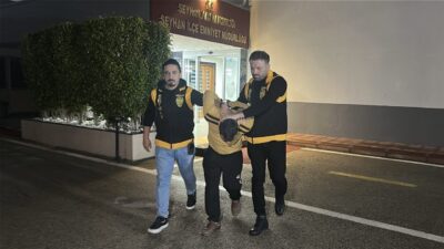 Adana’da bir kişinin, bir çocuğu önce arabasına vurup ardından yerde