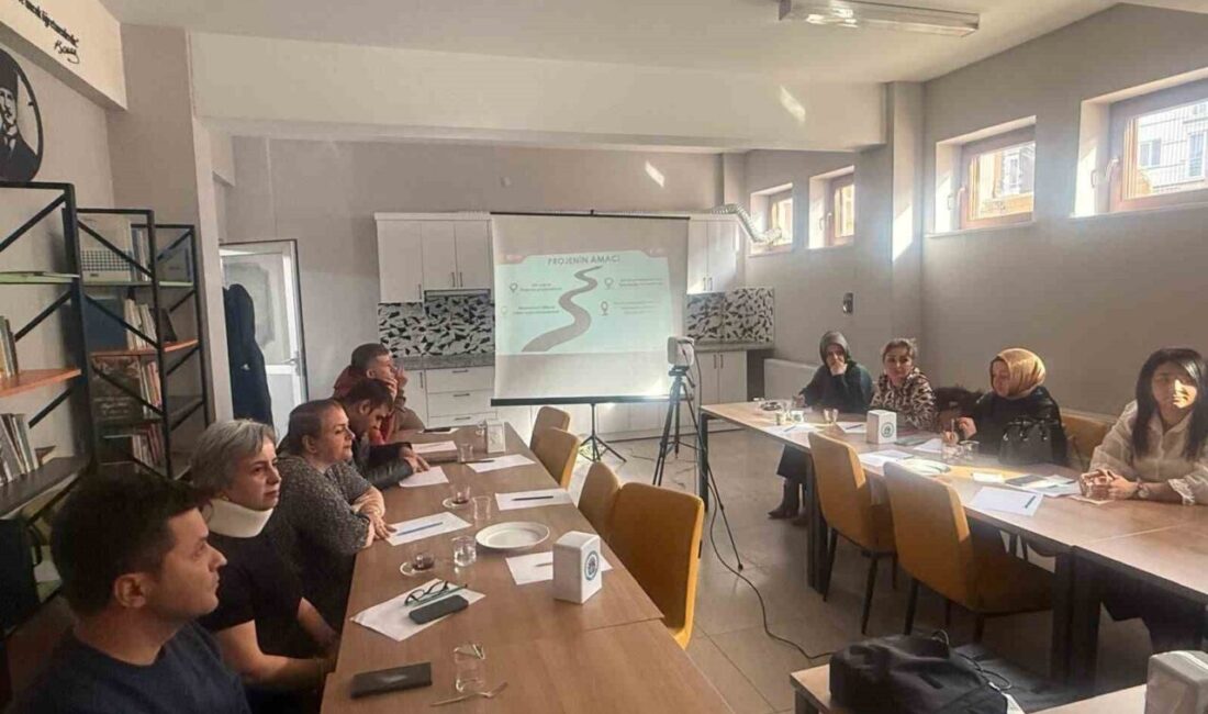 Çorum’da hayata geçirilen proje kapsamında anaokulu öğrencisi velilerine, çocukla etkili