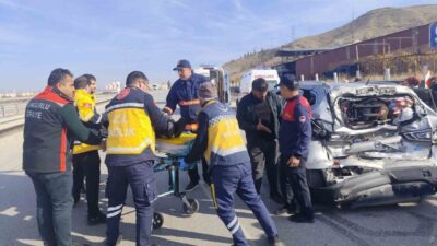 Sungurlu’da Cip ve Kamyon Çarpıştı: 5 Yaralı Çorum’un Sungurlu ilçesinde