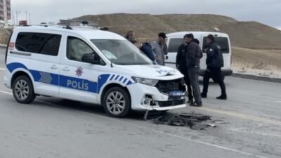 Çorum’da hafif ticari araç ile ekip aracının kafa kafaya çarpıştığı