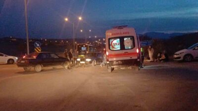 Çorum’da iki otomobilin çarpışması neticesinde meydana gelen kazada 1 kişi