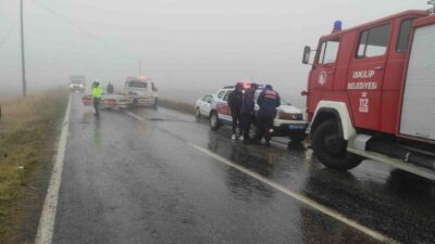 Çorum’un İskilip ilçesinde, yoğun sis nedeniyle meydana gelen zincirleme trafik