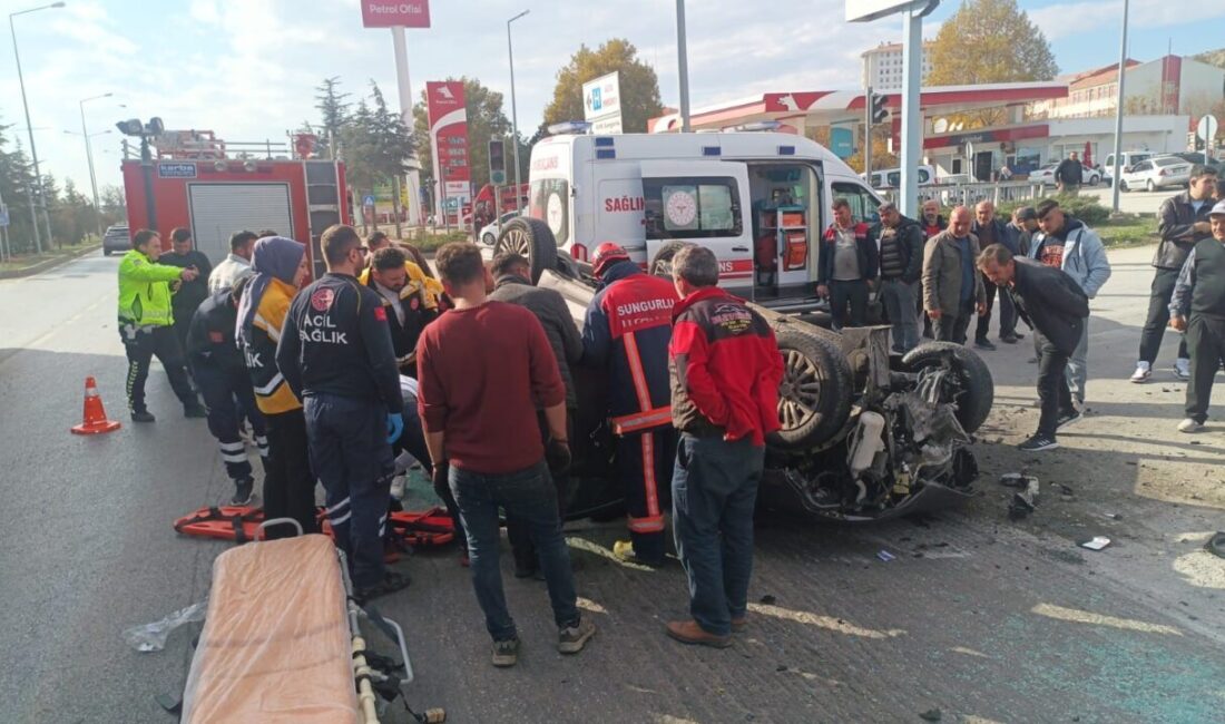 Çorum’un Sungurlu ilçesinde takla atan otomobilin sürücüsü yaralandı. Kaza, Sungurlu