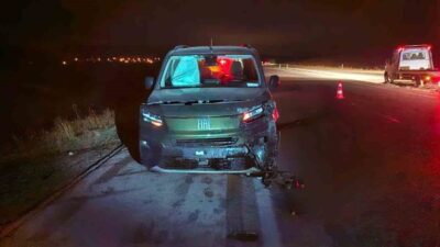 Alaca ilçesinde yaşanan trafik kazasında, bir otomobilin aniden yola çıkan