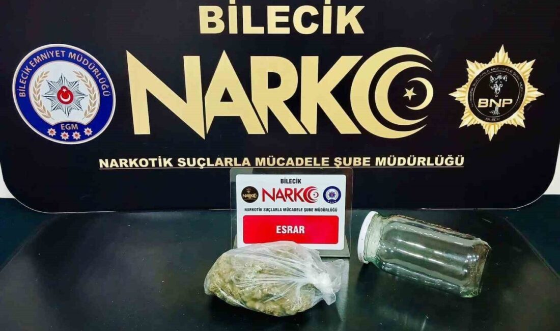 Bilecik’te, polis ekipleri tarafından gerçekleştirilen aramada dedektör köpeği ‘İntel’ kullanılarak