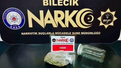 Bilecik’te, polis ekipleri tarafından gerçekleştirilen aramada dedektör köpeği ‘İntel’ kullanılarak