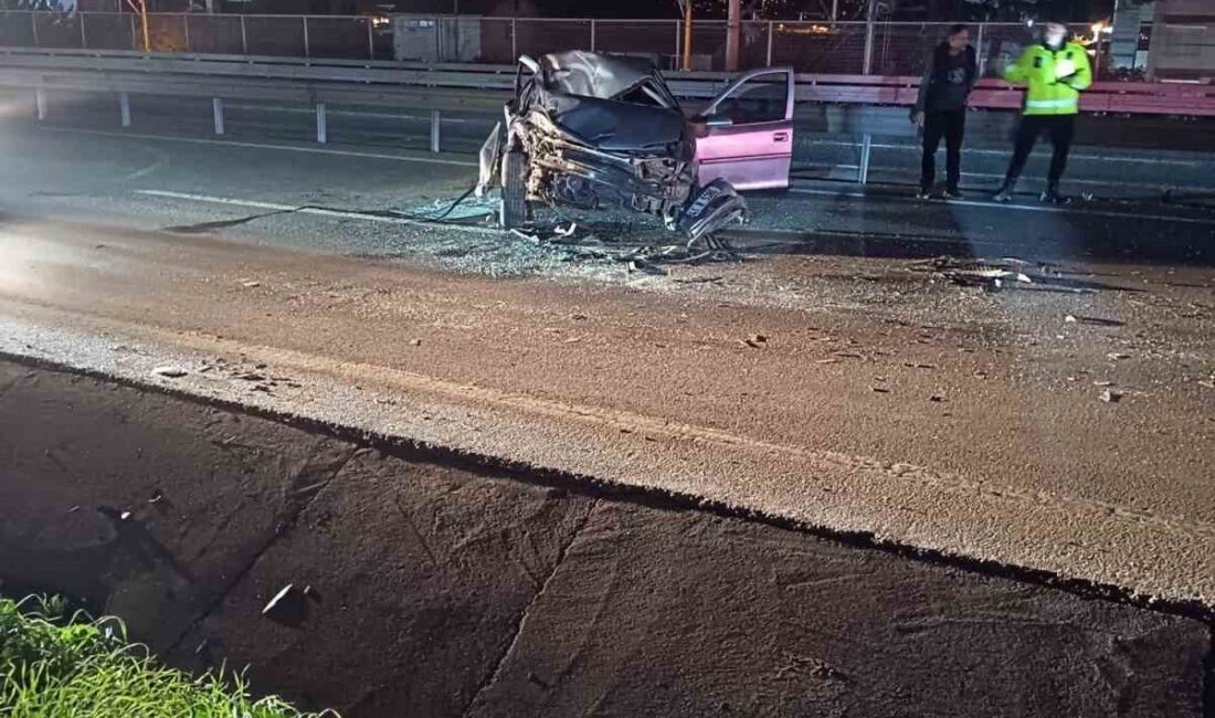Kocaeli D-100 Karayolu’nda bir otomobilin sürücüsünün direksiyon hakimiyetini kaybetmesi sonucu