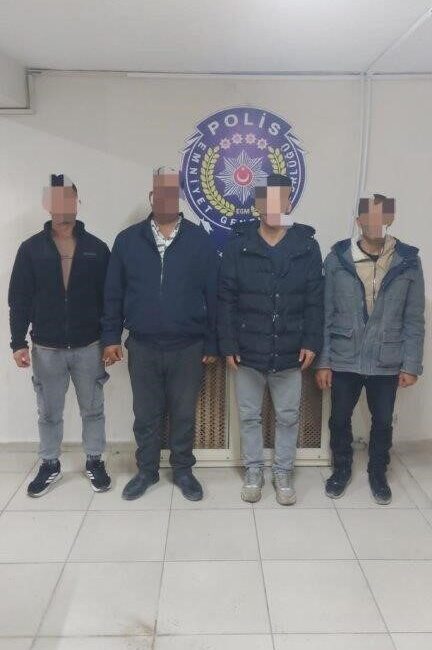 Kırklareli’nin Demirköy ilçesinde polis tarafından yapılan operasyonda 5 şüpheli ve