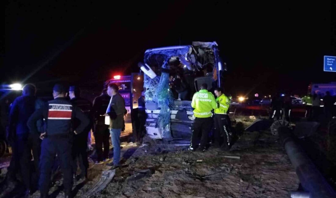 Denizli’de bir minibüs ile şehirlerarası bir yolcu otobüsü arasında meydana