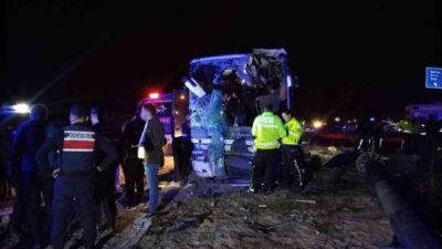 Denizli’de bir minibüs ile şehirlerarası bir yolcu otobüsü arasında meydana