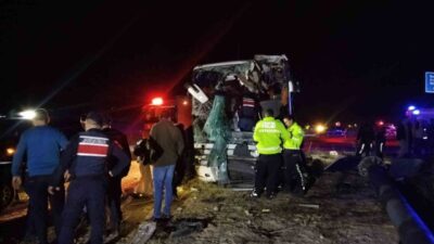 Denizli’de bir minibüs ile bir şehirlerarası yolcu otobüsü arasında yaşanan