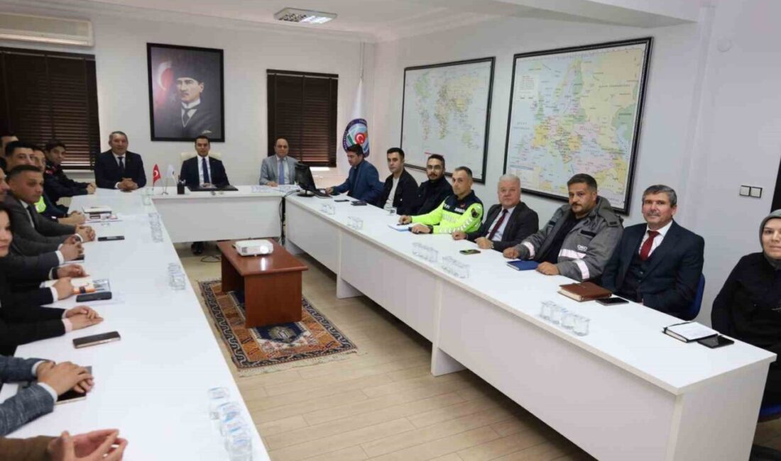 Dinar ilçesinde kış aylarına yönelik tedbirlerin ele alındığı bir toplantı