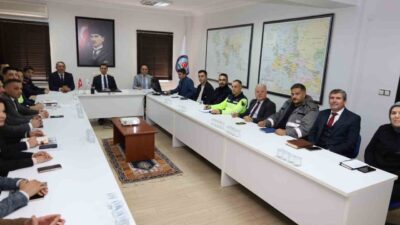 Dinar ilçesinde kış aylarına yönelik tedbirlerin ele alındığı bir toplantı