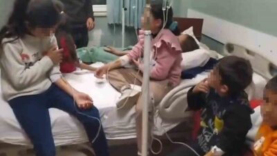 Diyarbakır’ın Hani ilçesindeki Topçular İlkokul ve Ortaokulu’nda bir grup öğrenci,