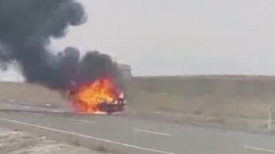 Lice ilçesinde seyir halindeki bir araç alev aldı. Diyabakır-Lice kara