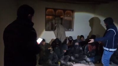 Ağrı’da Göçmen Kaçakçılığıyla Mücadele birimlerince gerçekleştirilen operasyonda 14 kaçak göçmen