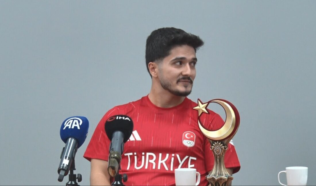 Milli halterci Muhammed Furkan Özbek, Ankara’da bulunan Gazi Üniversitesi Spor