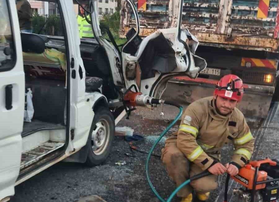 Balıkesir’in Edremit ilçesinde, E87 kara yolunun Akçay trafik ışıkları mevkiinde
