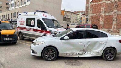 Elazığ’da bir hafif ticari araç ile bir otomobilin çarpışması sonucu