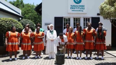 Emine Erdoğan, Güney Afrika’nın Johannesburg şehrinde bulunan Yunus Emre Enstitüsü’nü
