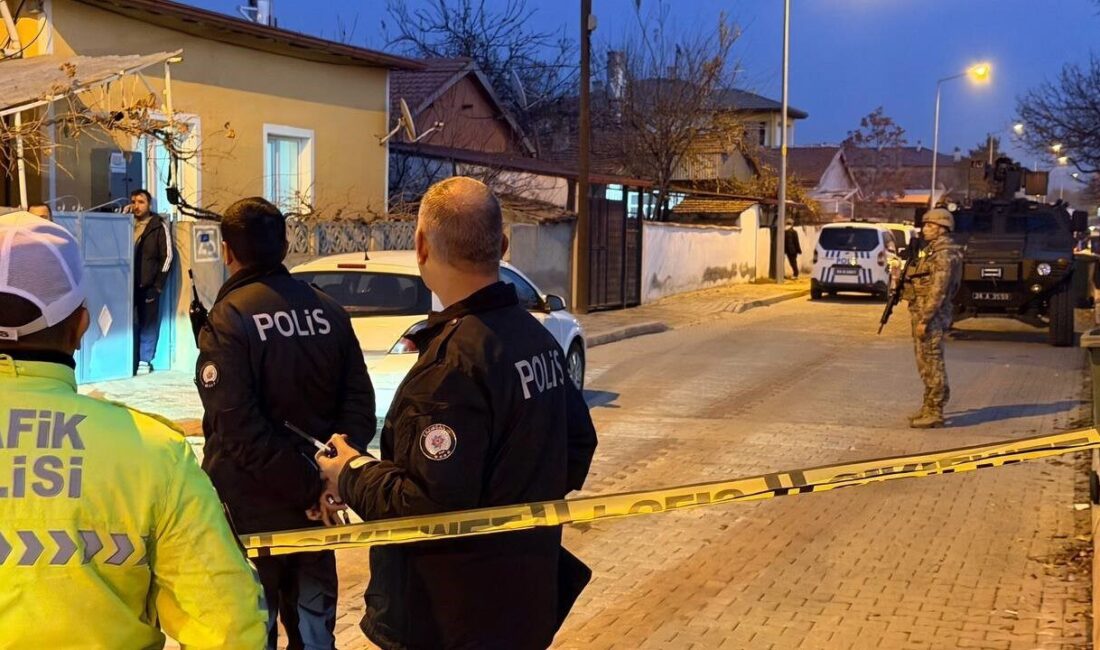 Erzincan’da, Fatih Mahallesi’nde bir evde babayla oğlu vurularak ölü bulundu.