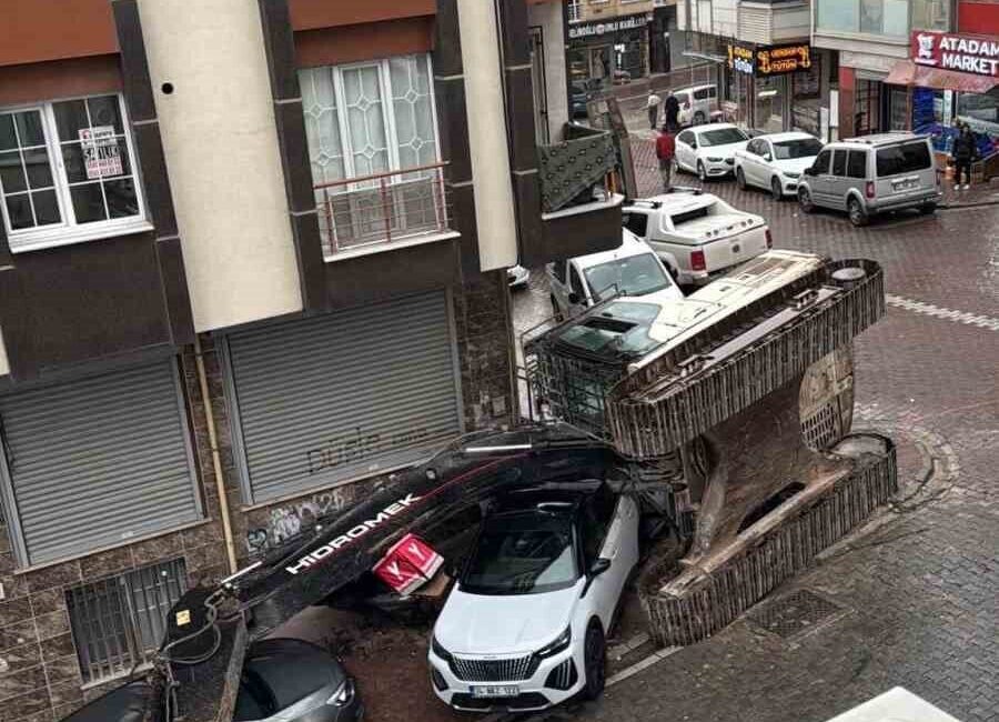 İstanbul Esenyurt ilçesinde seyir halindeki bir tırın dorsesinde bulunan bir