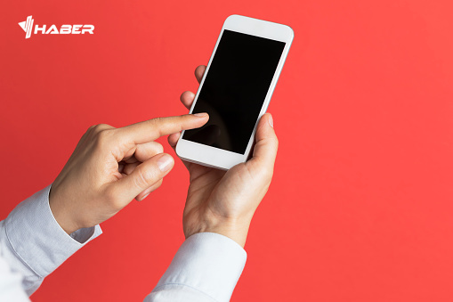 Günümüzde birçok kişi partnerini telefon rehberine kaydederken yalnızca adını değil,