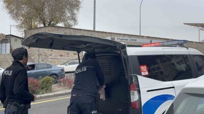 Nevşehir’de eşi tarafından bıçakla yaralanan N.K., adliye çevresindeki aracında bulundurduğu