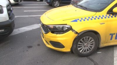 Fatih ilçesinde meydana gelen trafik kazasında bir motosiklet ile ticari