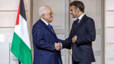 Fransa Cumhurbaşkanı Emmanuel Macron ile Filistin Devlet Başkanı Mahmud Abbas,