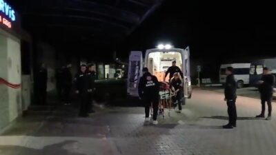 Umurbey Mahallesi’nde zeytinlikte gerçekleşen olayda, bir kişi husumetlisinin bıçaklı saldırısına